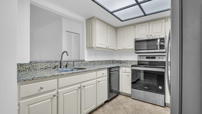 Building Photo - 283 Hidden Brook Dr