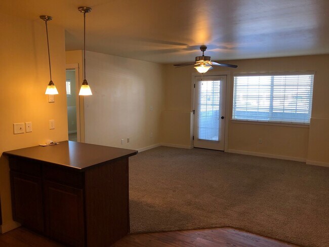 Foto del edificio - Dog Friendly - 2bed/2bath Condo - Great Lo...