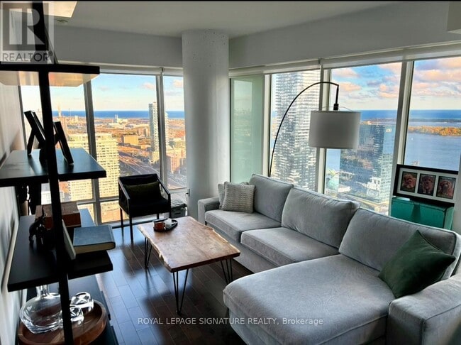 Building Photo - 8 The Esplanade