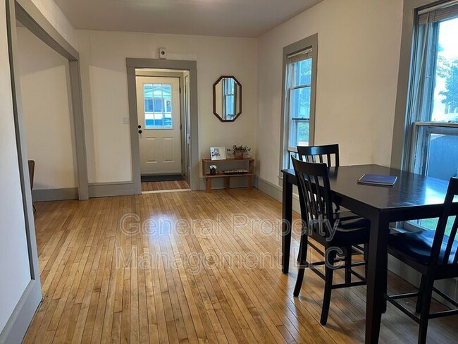 Foto del edificio - 4 bed 1.5 Bath near UWEC! Available June 1st