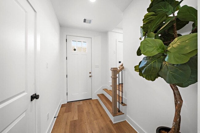 Building Photo - 835 Elkhart St