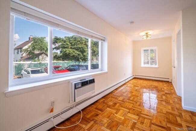 Foto del edificio - 838 Pelhamdale Ave