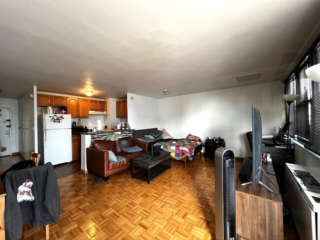 Foto del edificio - 270 Marin Blvd
