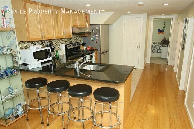 Photo du bâtiment - Modern 2 Beds, 1 Baths Basement/Lower | Av...