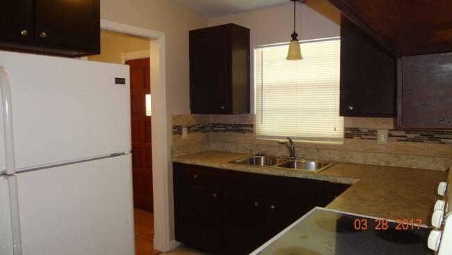 Foto del edificio - 3954 Cobalt Ave E