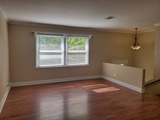 Building Photo - Gorgeous Split Foyer Close to Post!