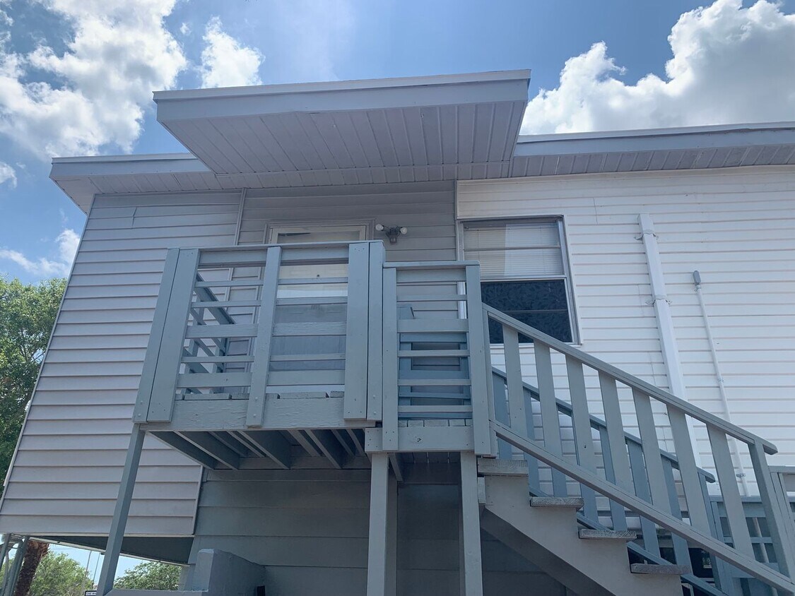 Foto principal - 6375 19th Ave N Duplex