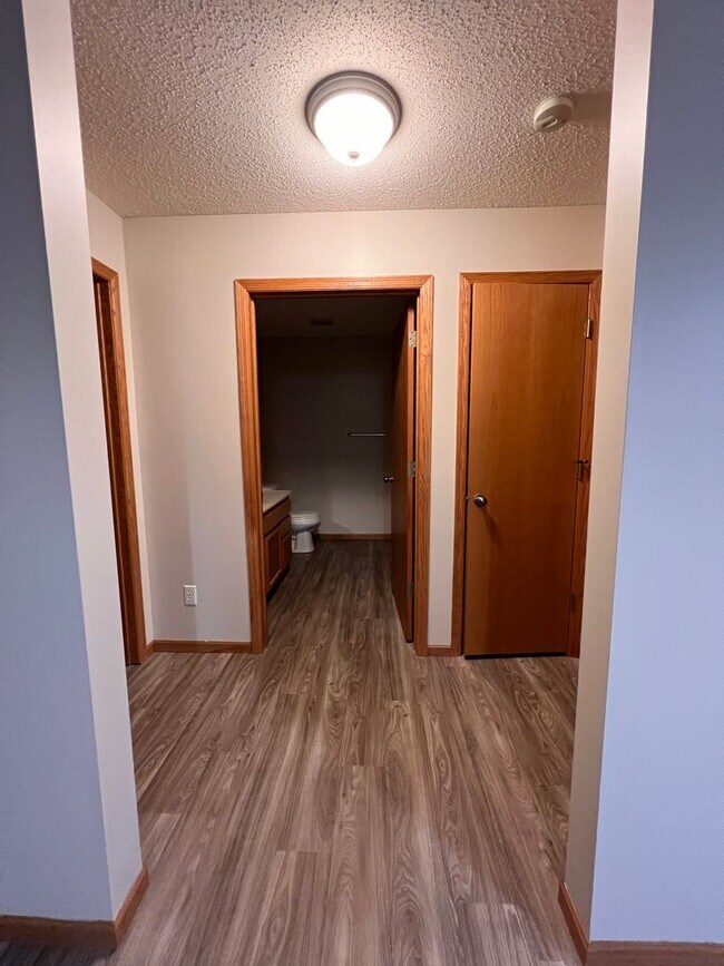 Foto del edificio - 2 Bedroom Town Home, FLEXIBLE MOVE IN DATE!