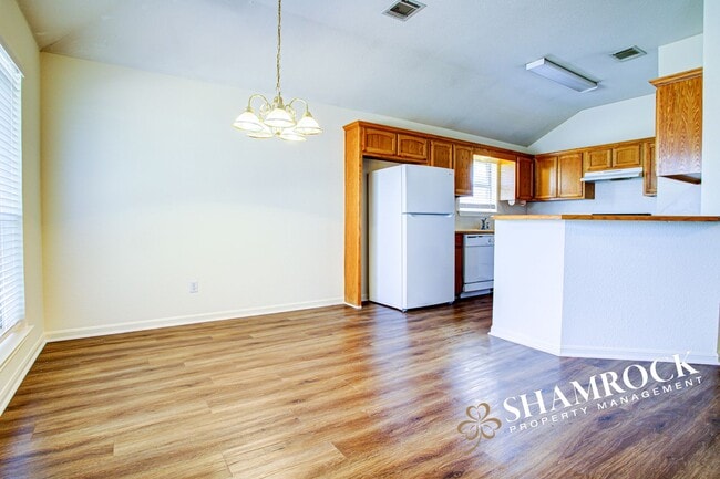 Foto del edificio - Duplex near Hewitt Post Office