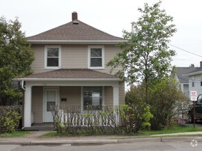 Building Photo - 908 E Ninth St