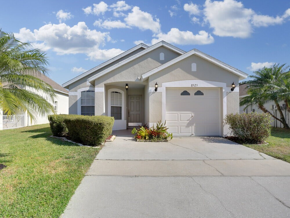 Foto principal - 8525 Hawbuck St