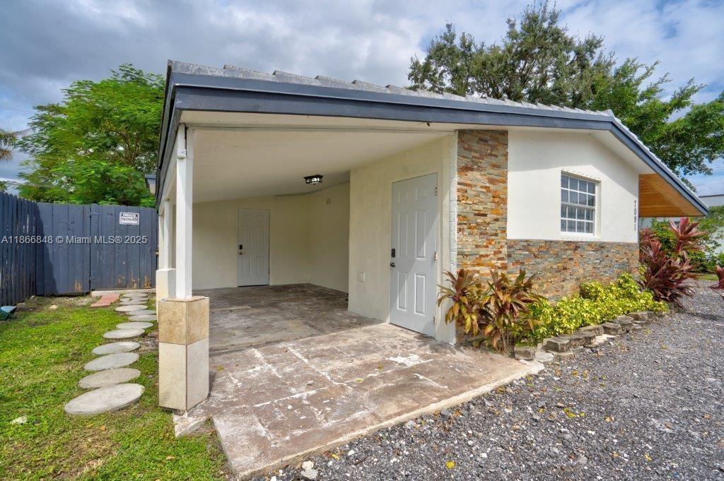 Foto principal - 7091 Taft St