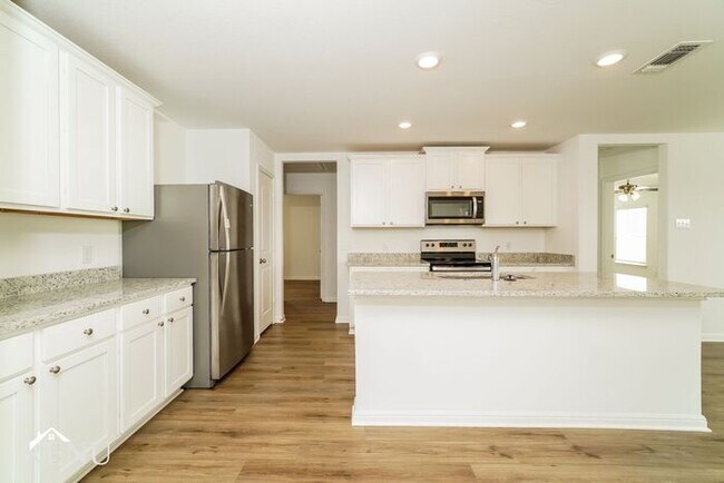 Foto del edificio - Now Available! First Month Free!