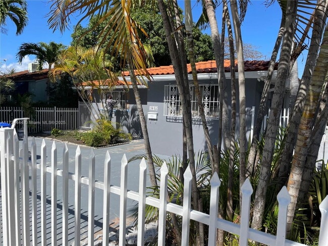 Photo - 1645 SW 10th St House