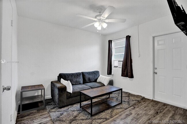 Foto del edificio - 708 NW 4th Ave