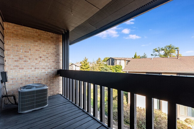 Building Photo - 6165 Knoll Wood Ct