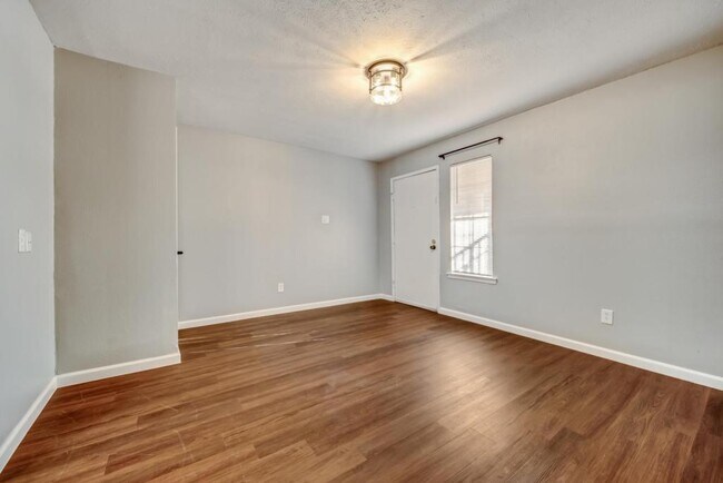 Foto del edificio - 1328 S Henderson St