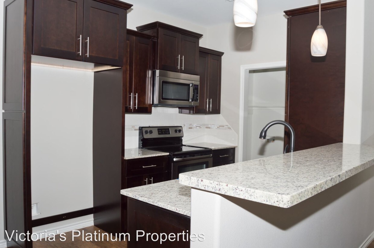 Primary Photo - 110 Teakwood Dr