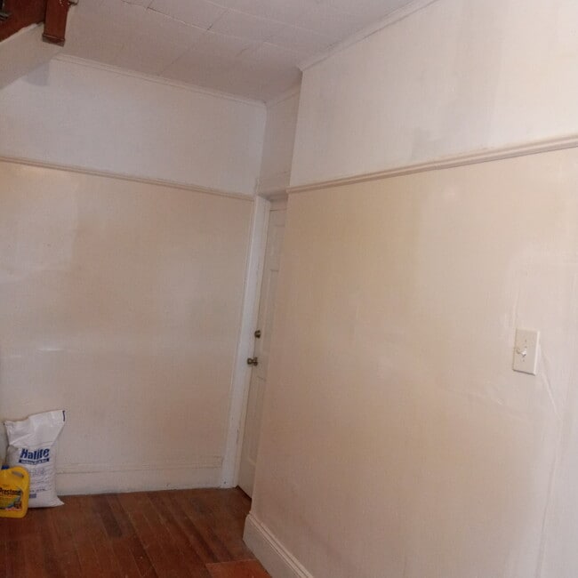 Building Photo - 305 Victory Ave
