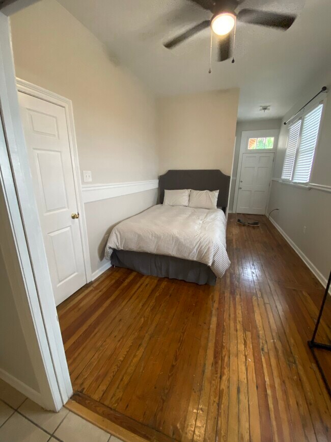 Building Photo - 4221 S Carrollton Ave