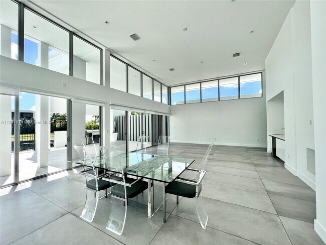 Building Photo - 16663 Botaniko Dr S