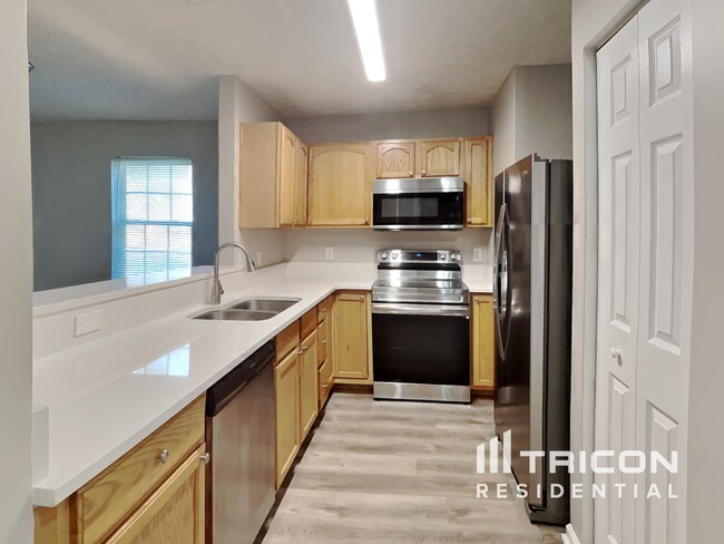 Foto del edificio - 5805 Forest Point Rd