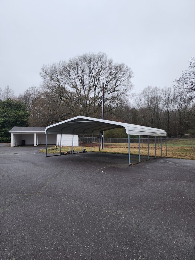 Building Photo - 2017 Filbert Hwy