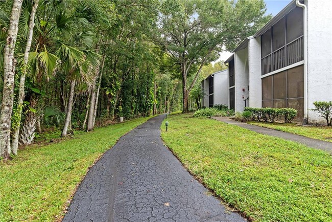 Building Photo - 1204 Pine Ridge Cir W