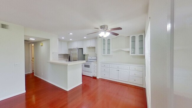 Building Photo - Beautiful 2 Bed 1 Bath Townhome in Hunting...