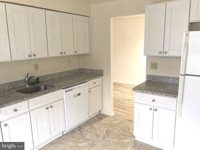 Foto del edificio - 10604 Partridge Ln