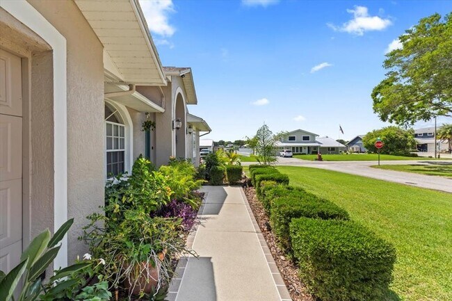 Building Photo - 22852 Fern Ct