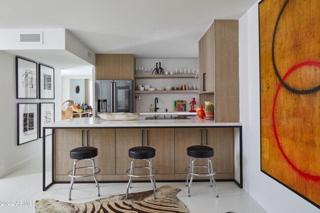 Foto del edificio - 3265 E Camelback Rd