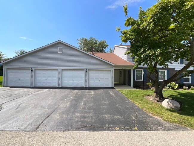 Building Photo - 702 Crescent Ct