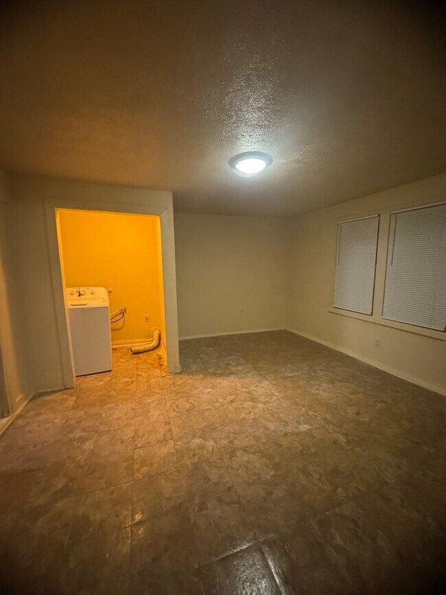 Foto del edificio - Spacious home in Clyde