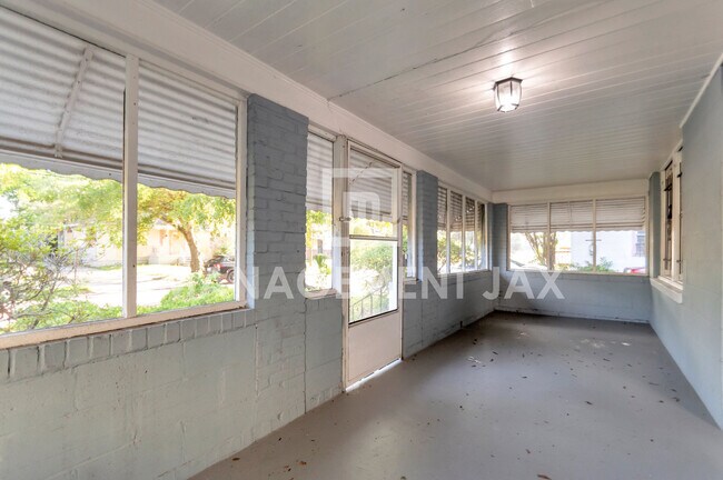 Foto del edificio - 1130 W 12th St