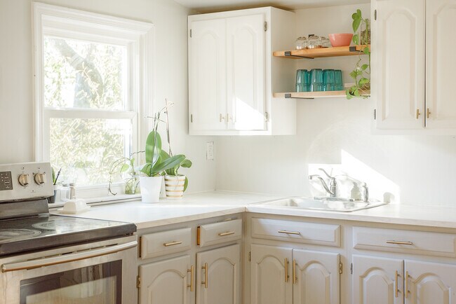 Kitchen - 5100 Varnum St