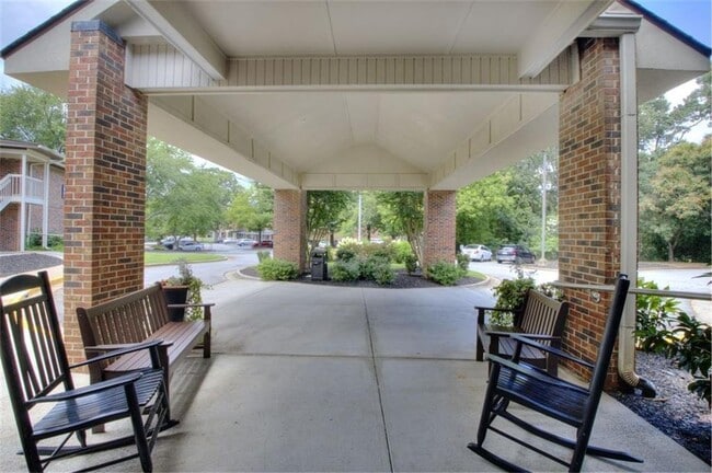 Building Photo - 425 Mount Vernon Hwy NE