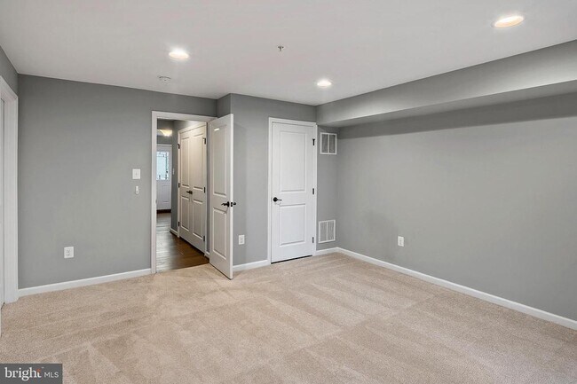 Building Photo - 708 Apple Orchard Dr
