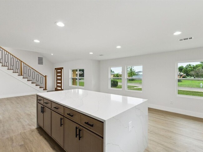 Foto del edificio - Fully Renovated 3BR Home with Designer Kitchen & Spacious Yard in Richardson