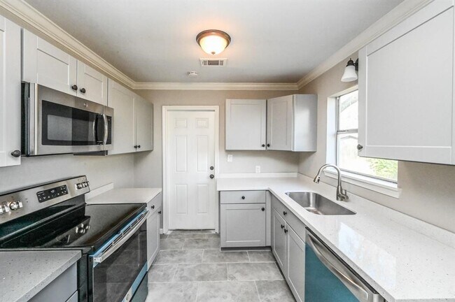 Foto del edificio - 1411 Laskey St