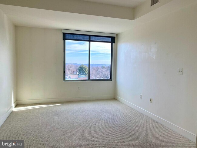 Building Photo - 4101 Albemarle St NW