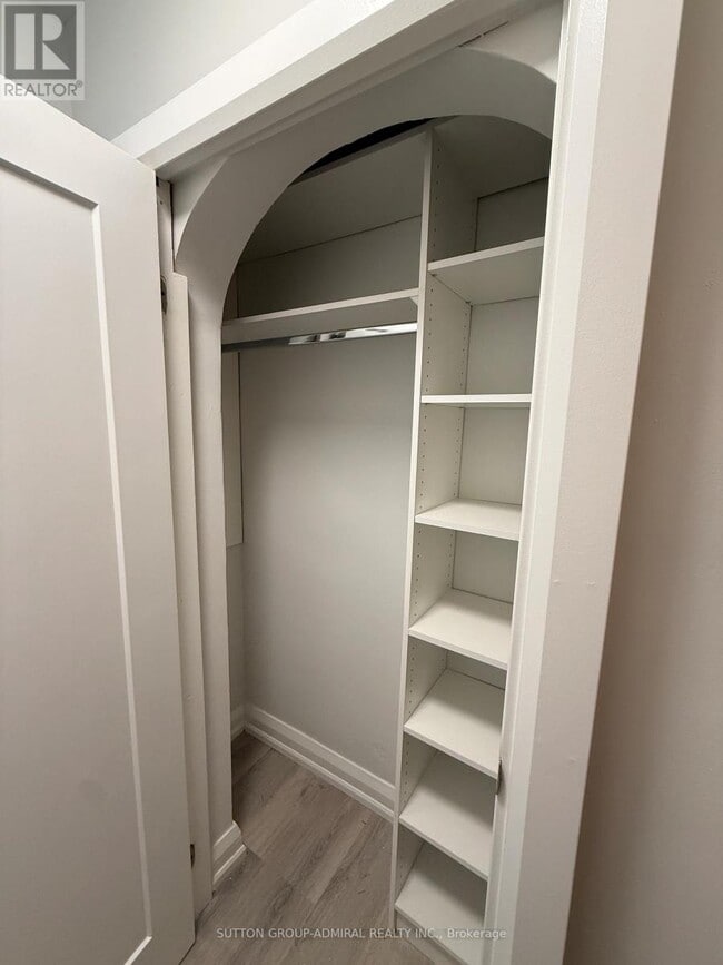 Building Photo - 464 Spadina Rd