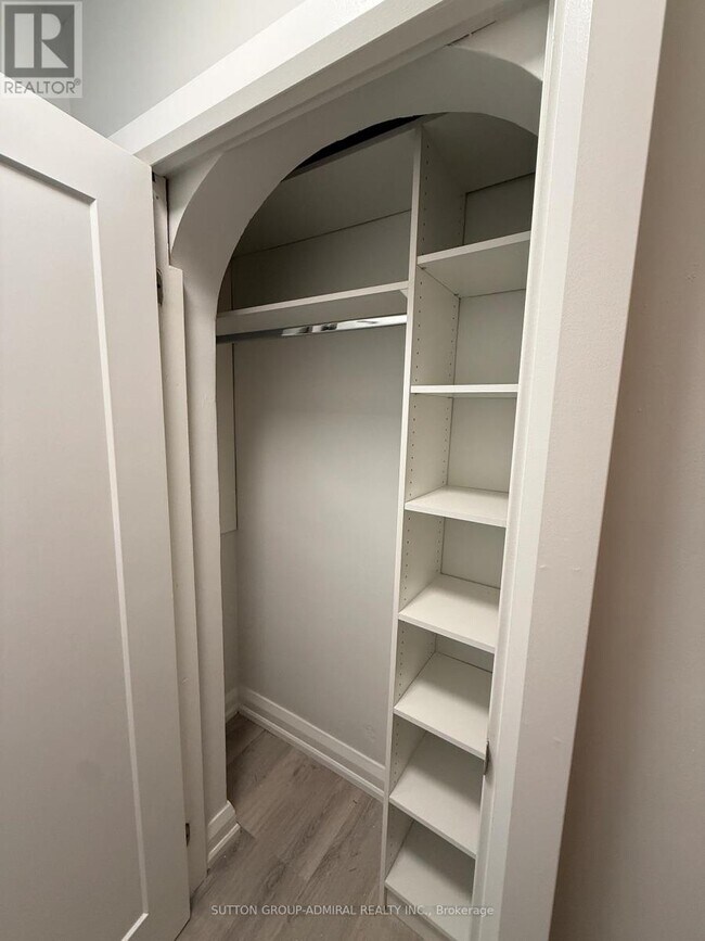 Photo du bâtiment - 464 Spadina Rd