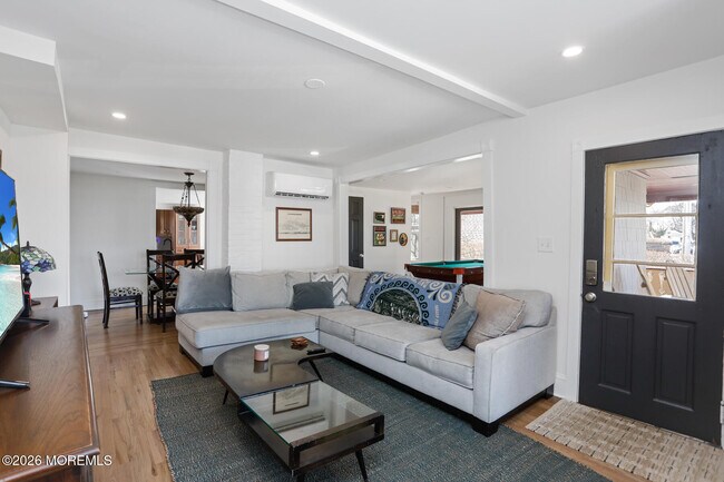 Foto del edificio - 64 Asbury Ave