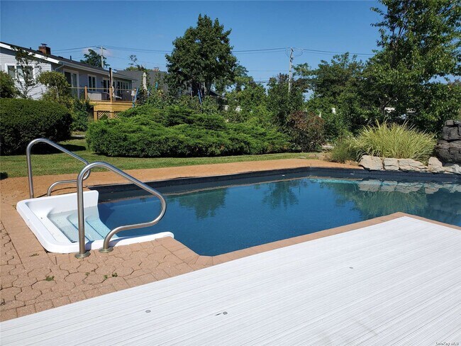 Building Photo - 295 Willetts Ln