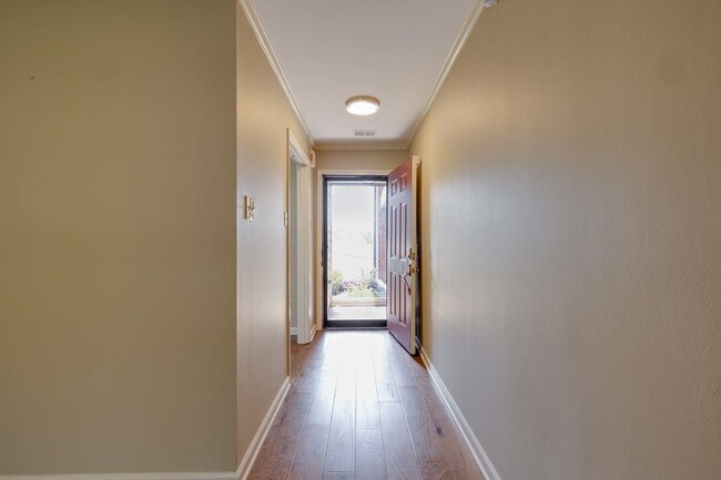 Building Photo - 6636 Pondside Cir