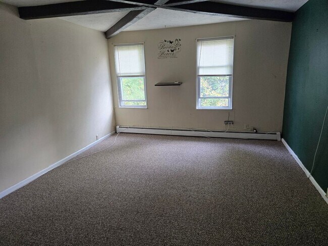 Foto del edificio - 3301 E Northern Pkwy