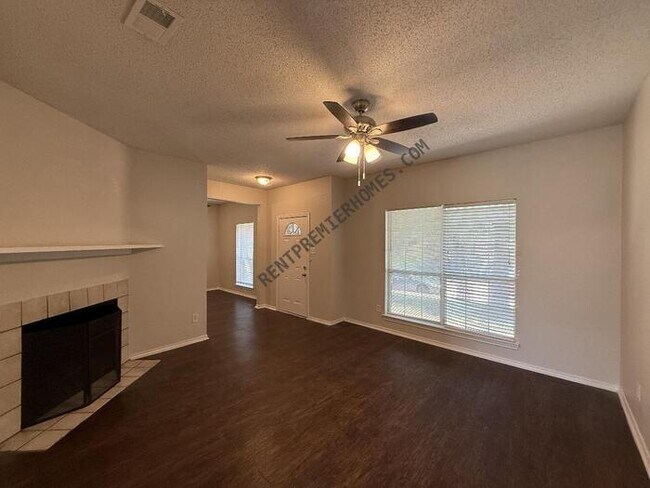 Building Photo - 10244 Carolina Oaks Dr