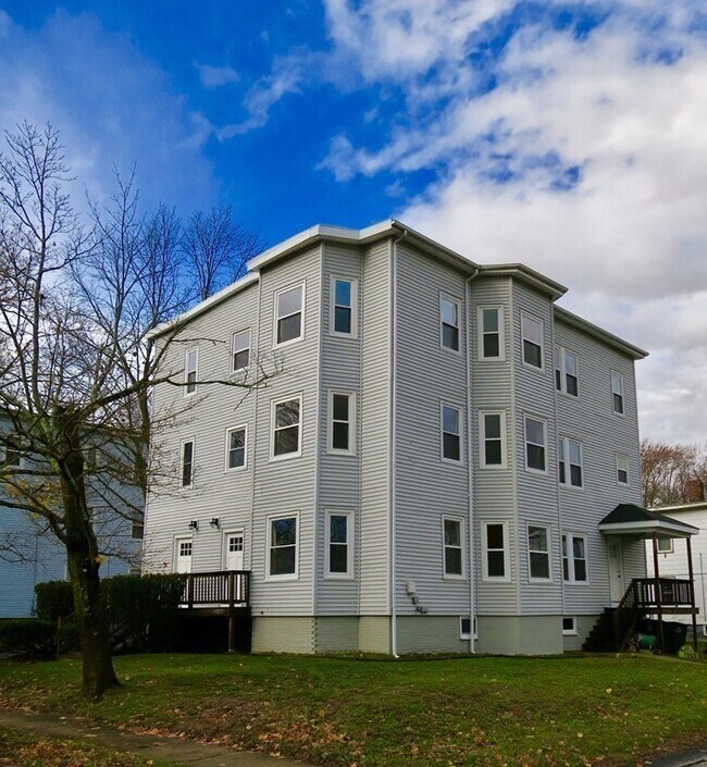 Foto del edificio - 218 Whitman Ave