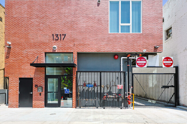 Building Photo - 1317 W Jefferson Blvd
